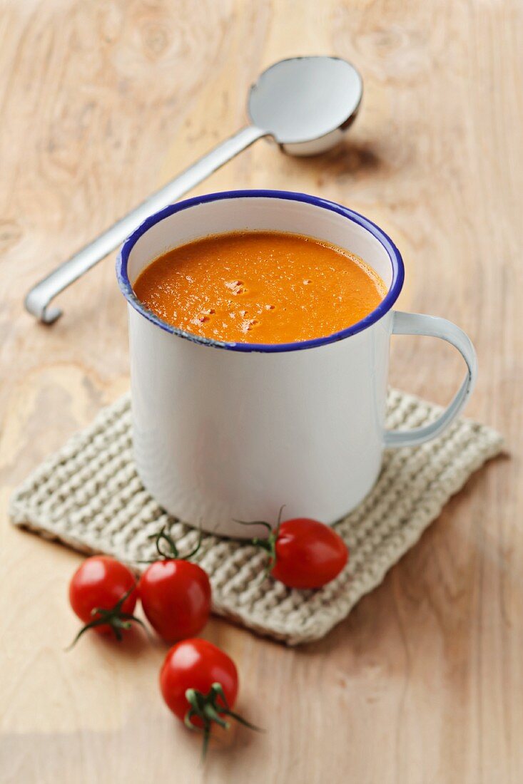 Tomato soup from the oven with roasted cherry tomatoes