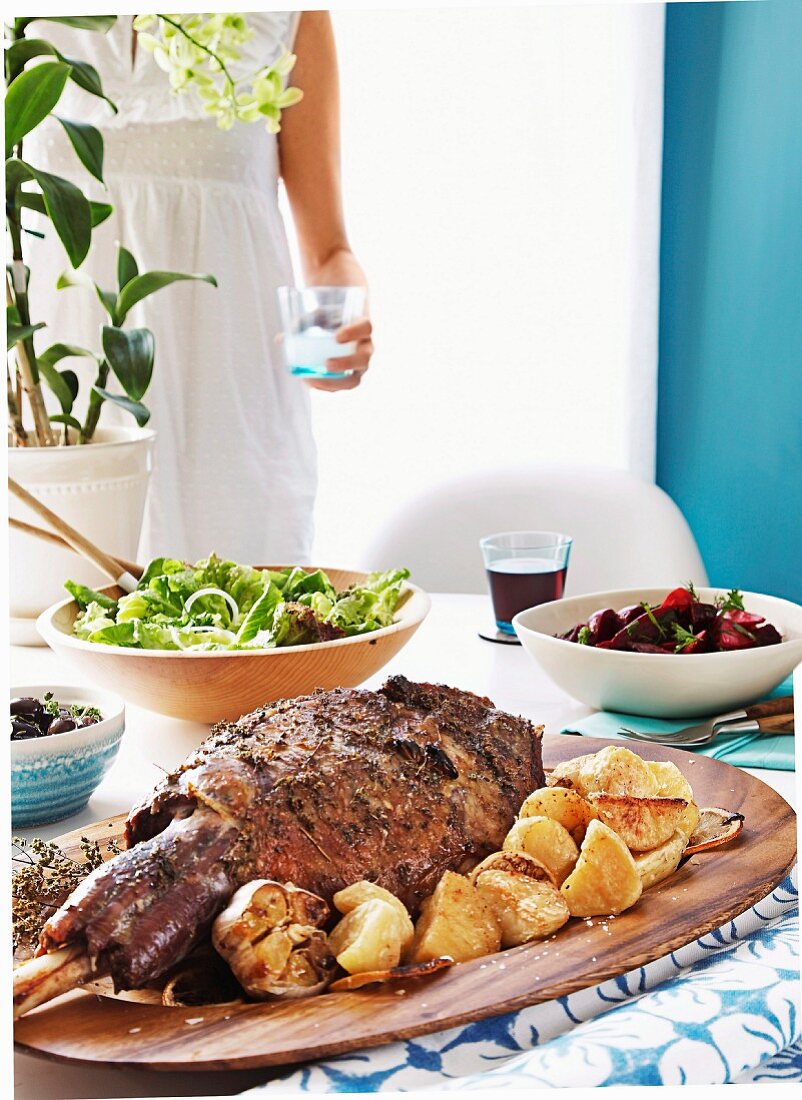 Roast leg of lamb with garlic and potatoes