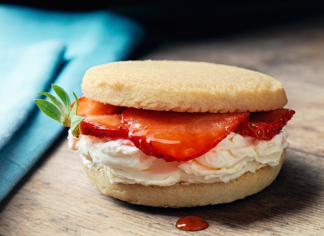 Shortbread sandwich with cream cheese and strawberries