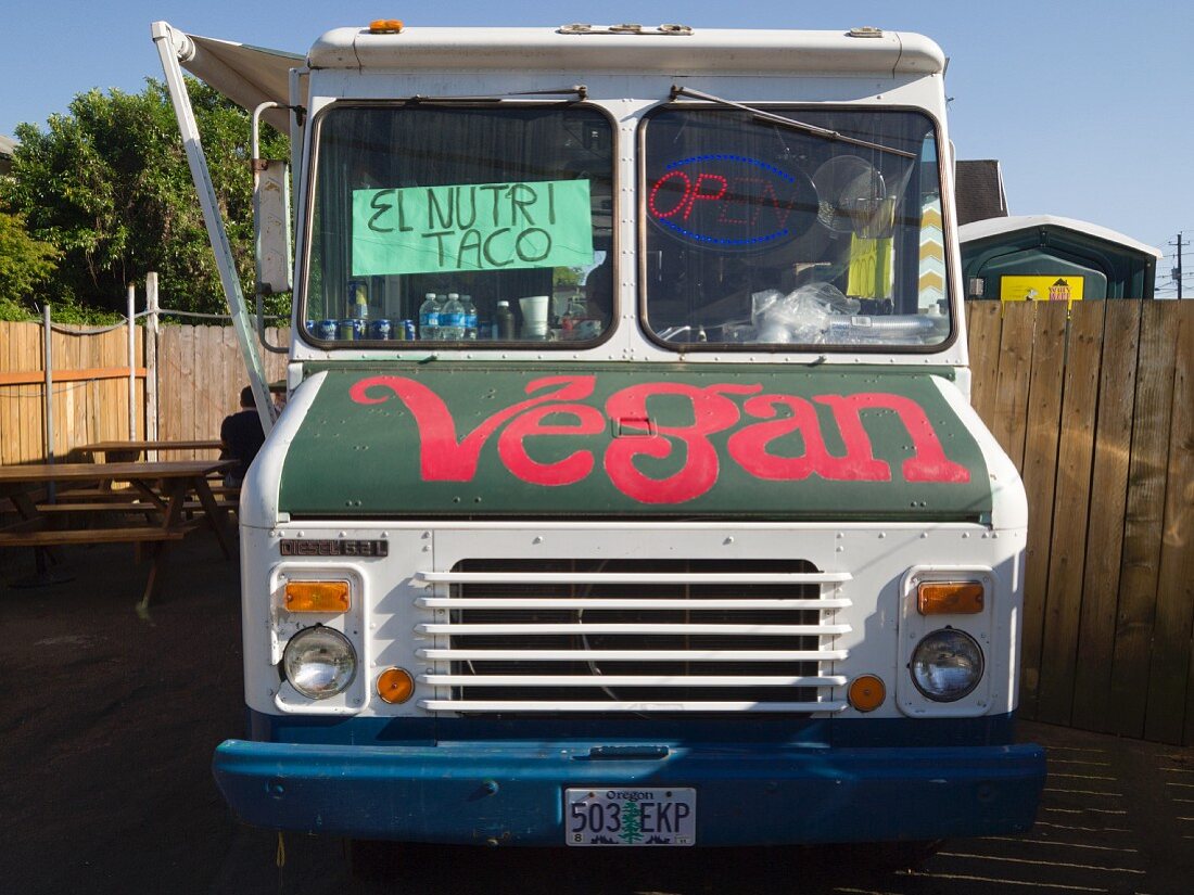 Wohnmobil mit Verkauf von veganem Essen (Portland, Oregon, USA)