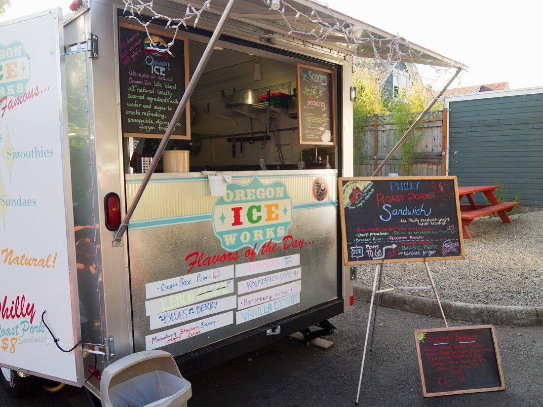 'Food Truck' (street kitchen) in Portland, Oregon