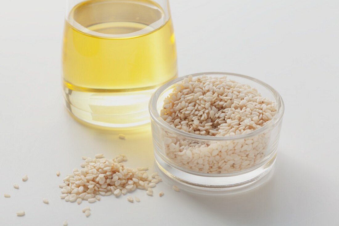Sesame seeds and light sesame oil