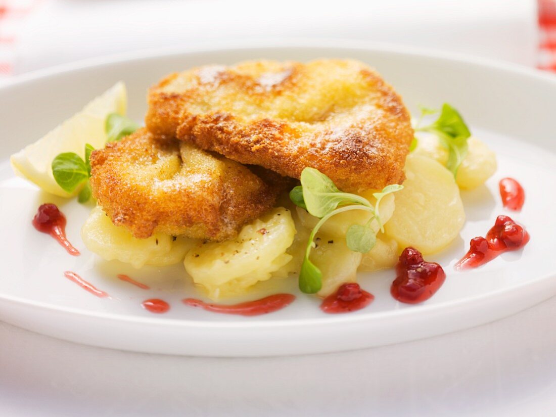 Wiener Schnitzel auf Kartoffelsalat