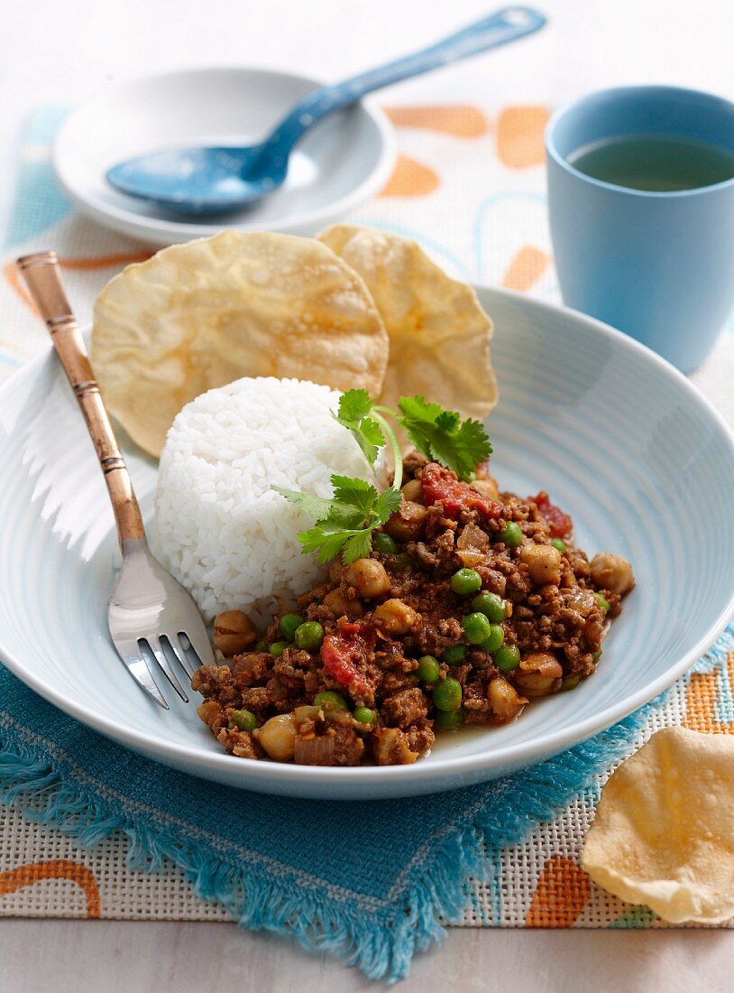 Ground beef with green peas and chick peas and a side of rice