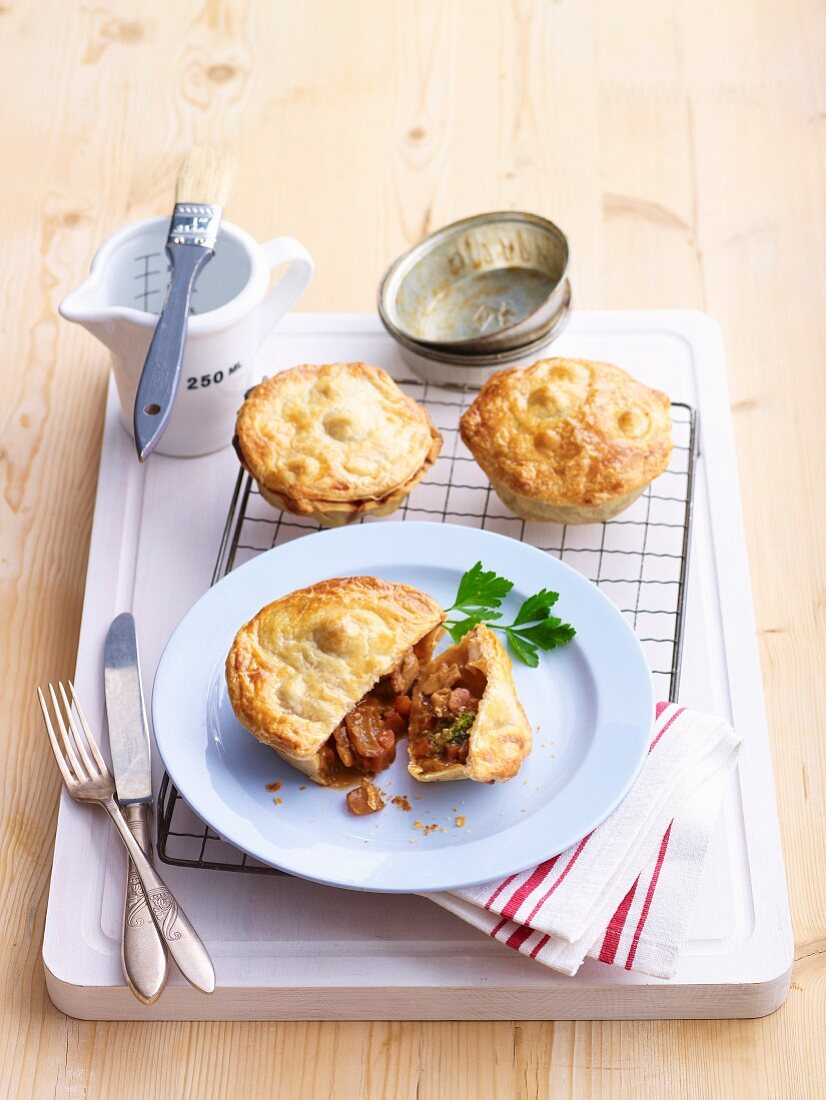 Mini-pies with chicken