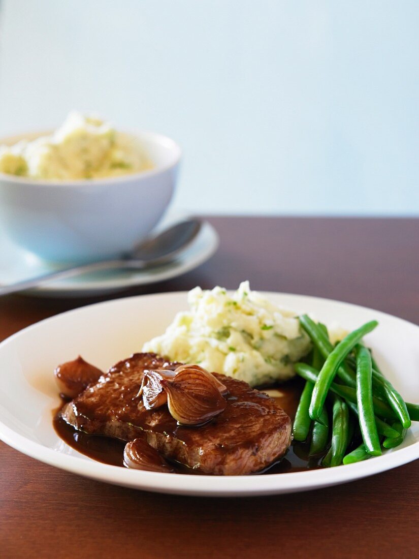 Steak in shallot and red wine sauce, green beans and mashed potato
