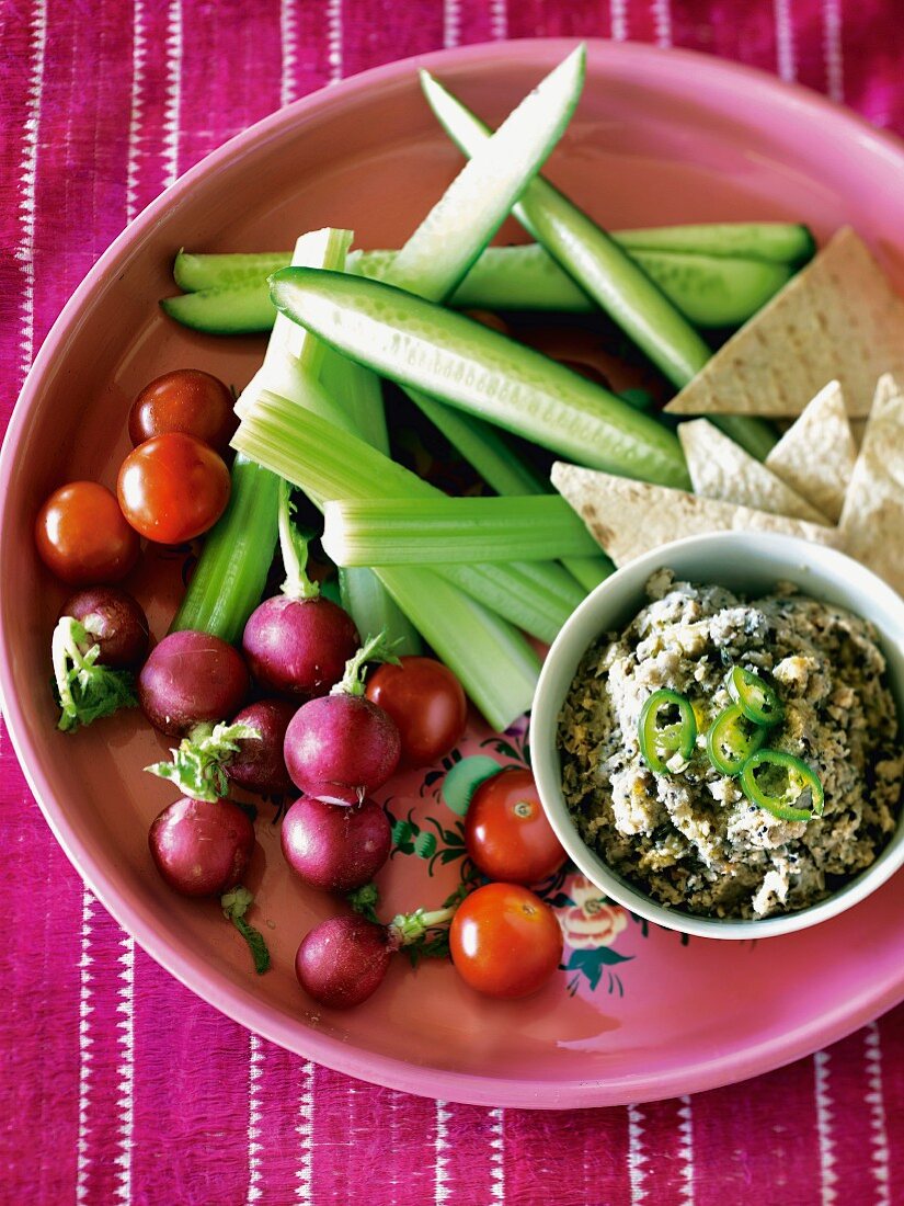 Crudite mit Bohnendip und Chapati