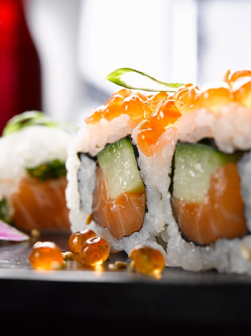 Salmon & caviar sushi (close-up)