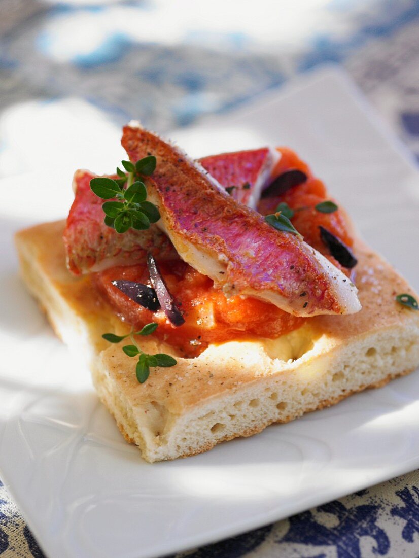 Fougasse with red mullet and tomato