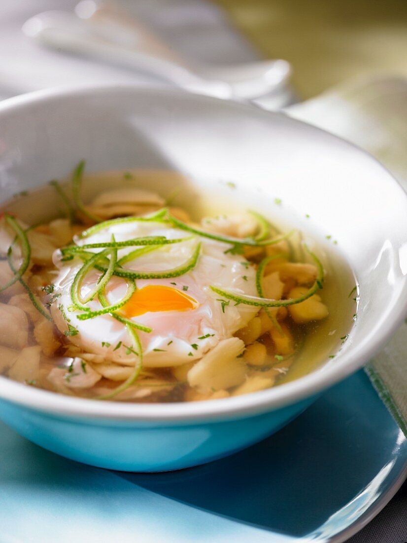 Broth with egg, chicken and crabmeat