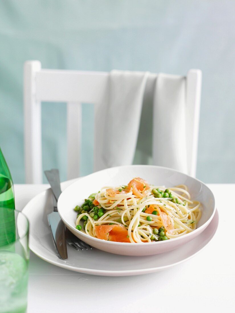 Linguine with smoked salmon and peas