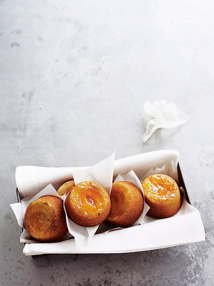 Little apricot cakes
