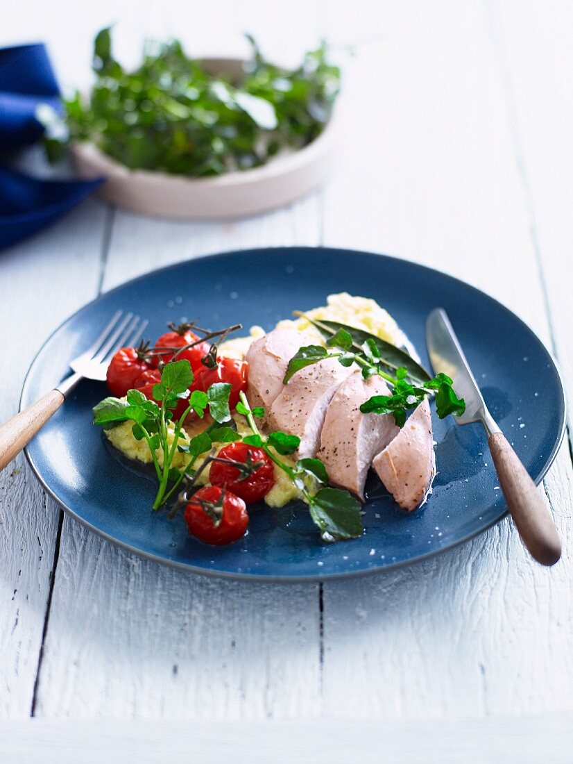 Sumach-Hähnchen mit Polenta und Tomaten