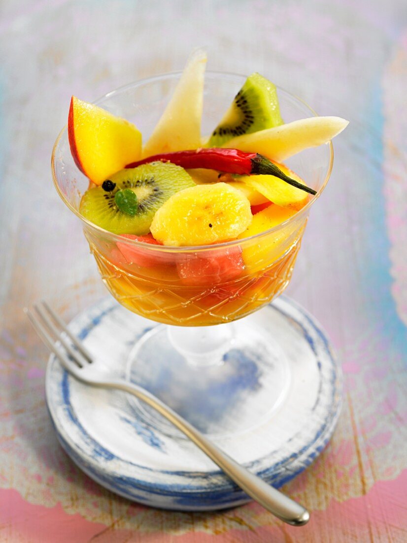 Obstsalat mit Chilischote