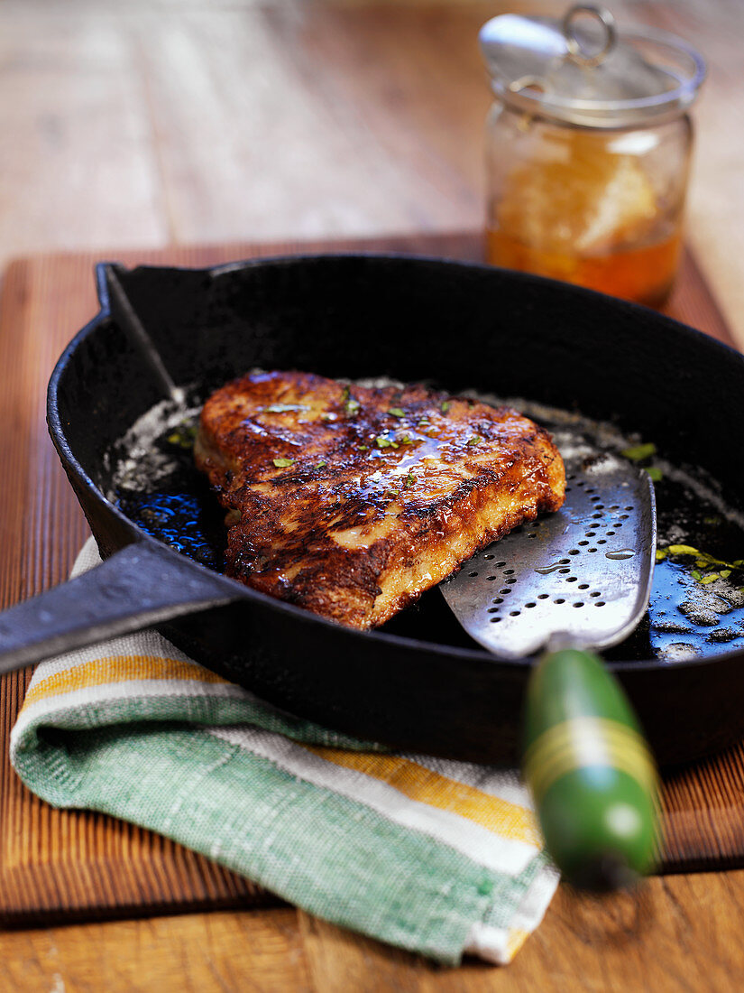 Fried, honey-glazed tuna steak