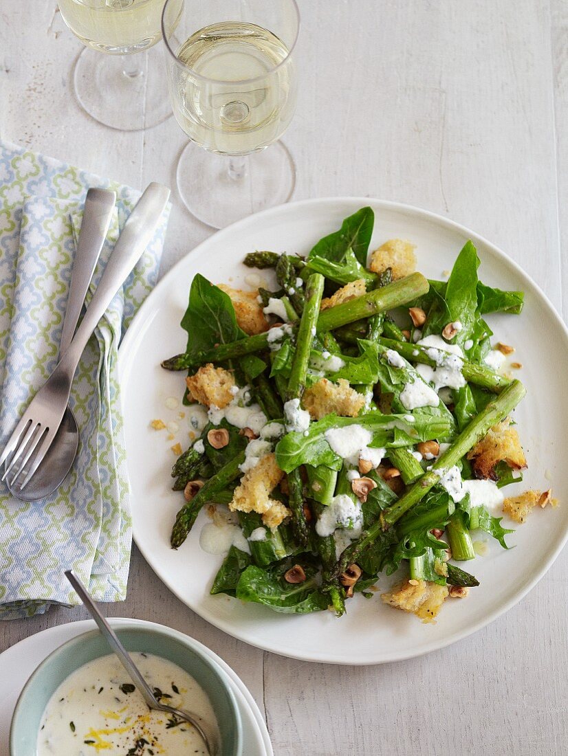 Asparagus salad with croutons