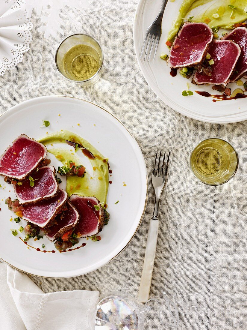 Tuna fish slices (roasted briefly) with vinaigrette
