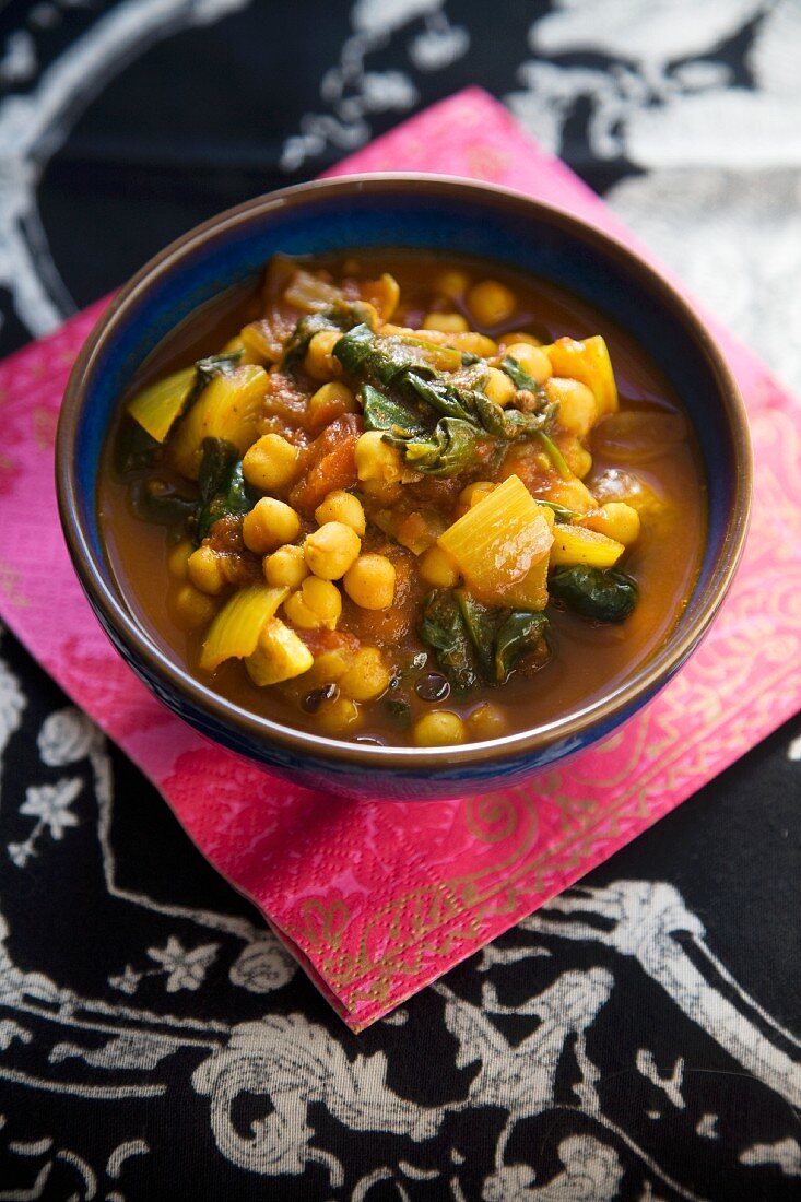 Chickpea and spinach curry