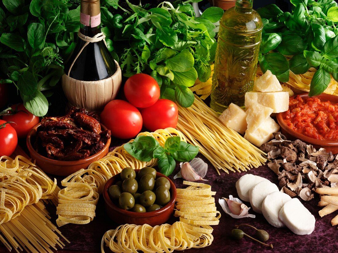 Stillleben mit italienischen Lebensmitteln
