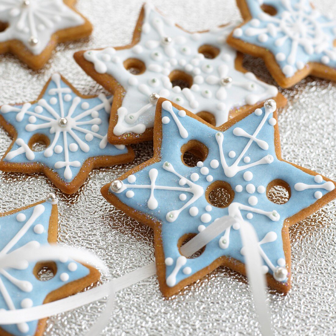 Iced star-shaped Christmas biscuits