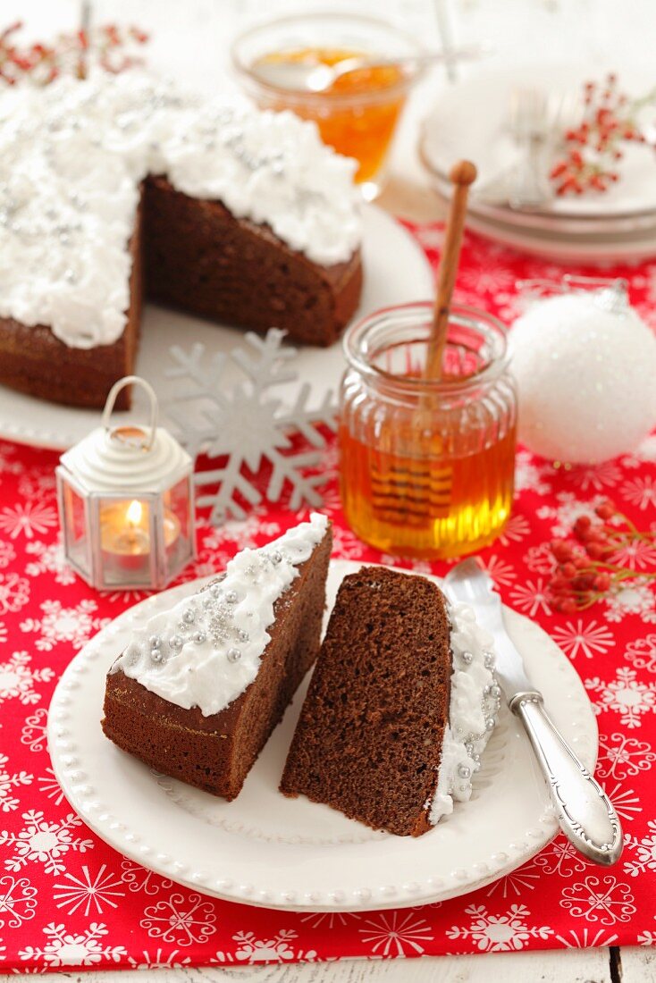 Gingerbread cake with meringue and honey for Christmas
