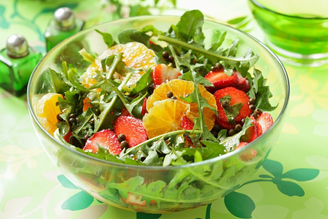 Dandelion salad with oranges and strawberries