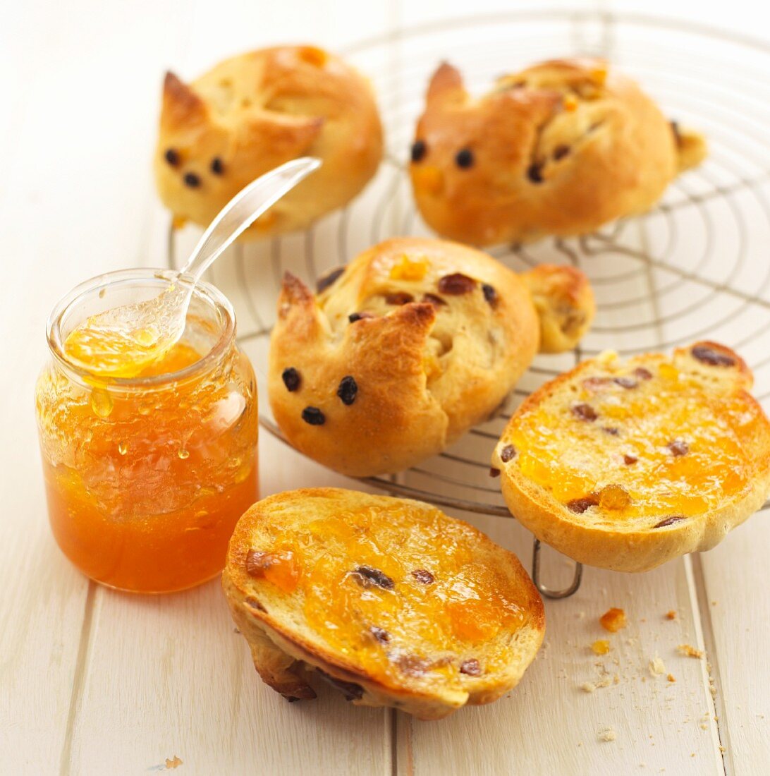 Teebrötchen mit Tiergesichtern, Marmelade