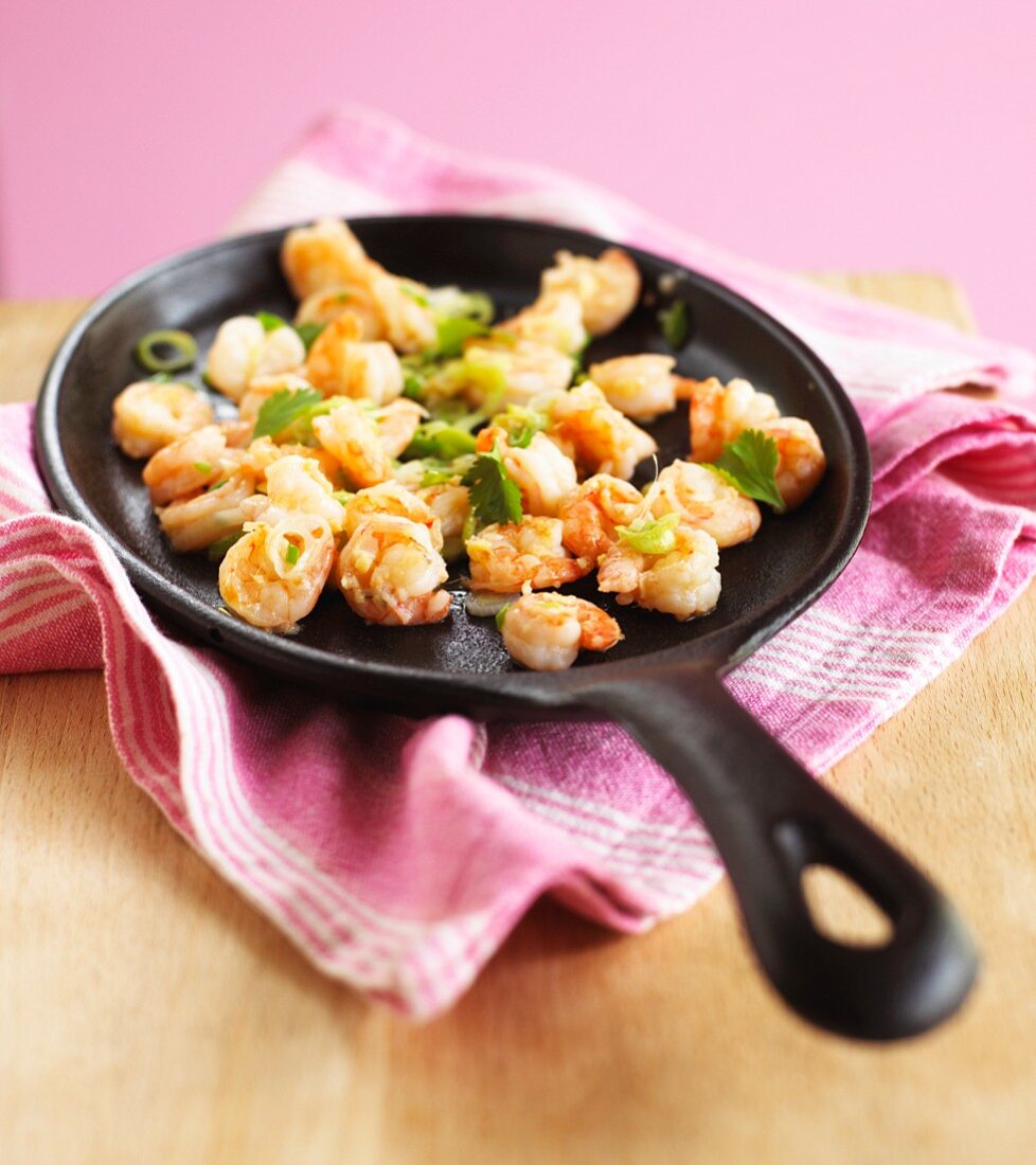 Fried king prawns with coriander (Asia)