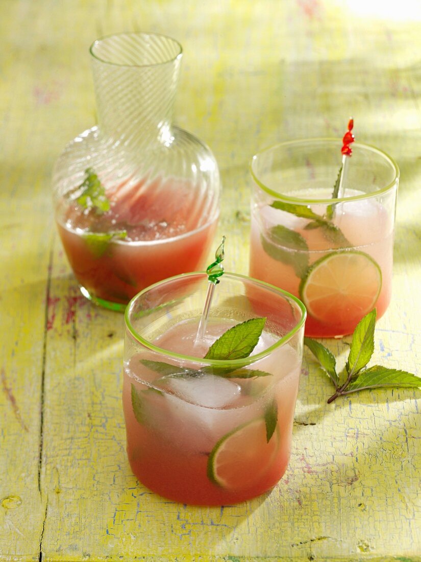 Rhubarb juice with mint and lime