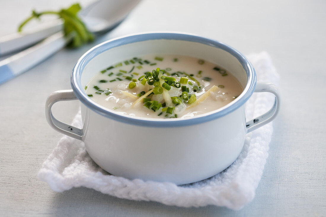 Rice soup with chicken, celeriac and chives