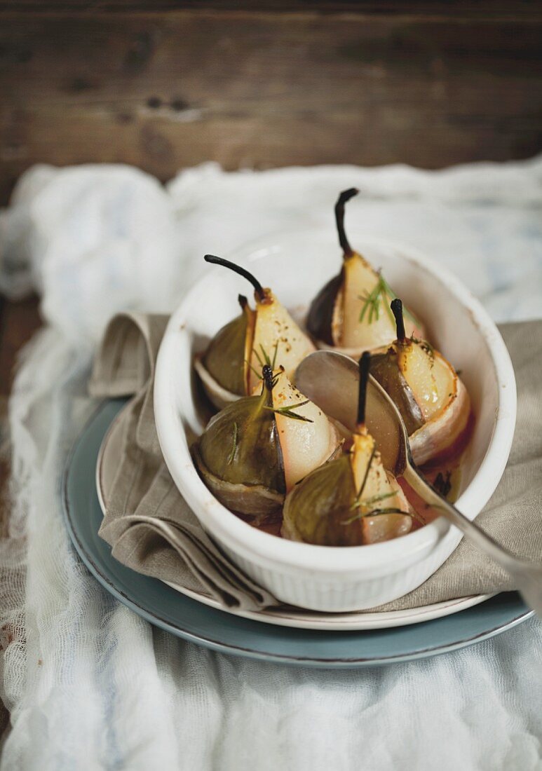 Pears with figs and bacon
