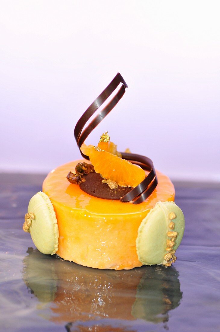 Orange cake with chocolate and macaroons