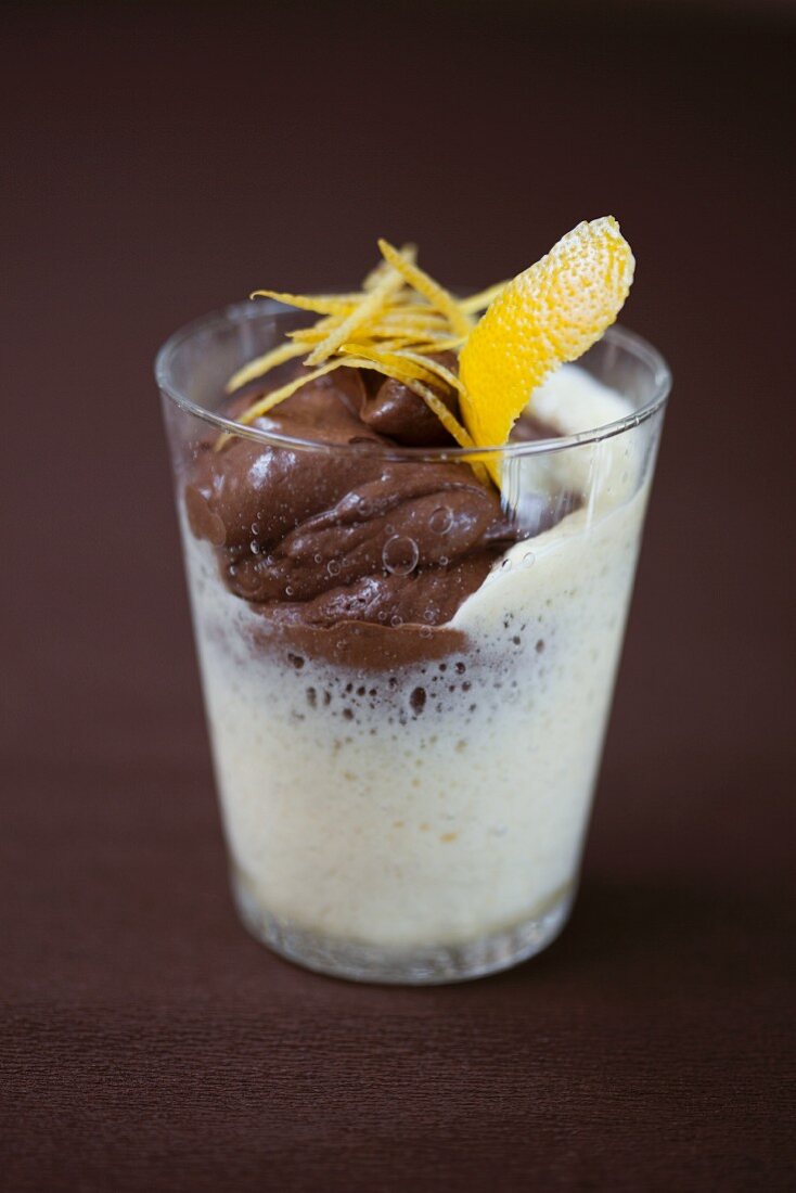 Lemon mousse with chocolate