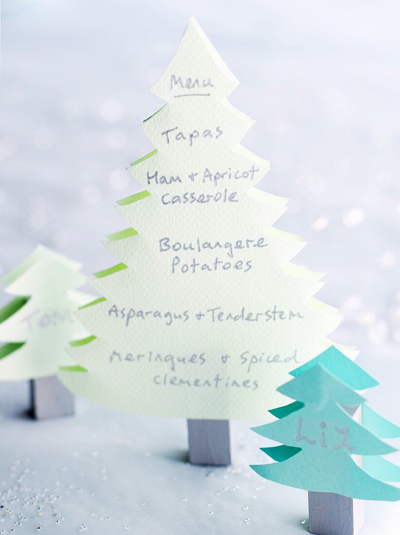 Tannenbaum-Speisekarte für ein Weihnachtsmenü