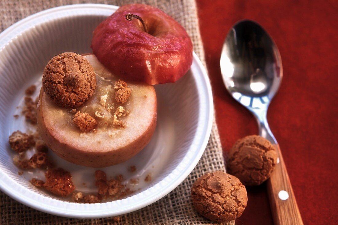 Stuffed baked apples with amaretti and marzipan