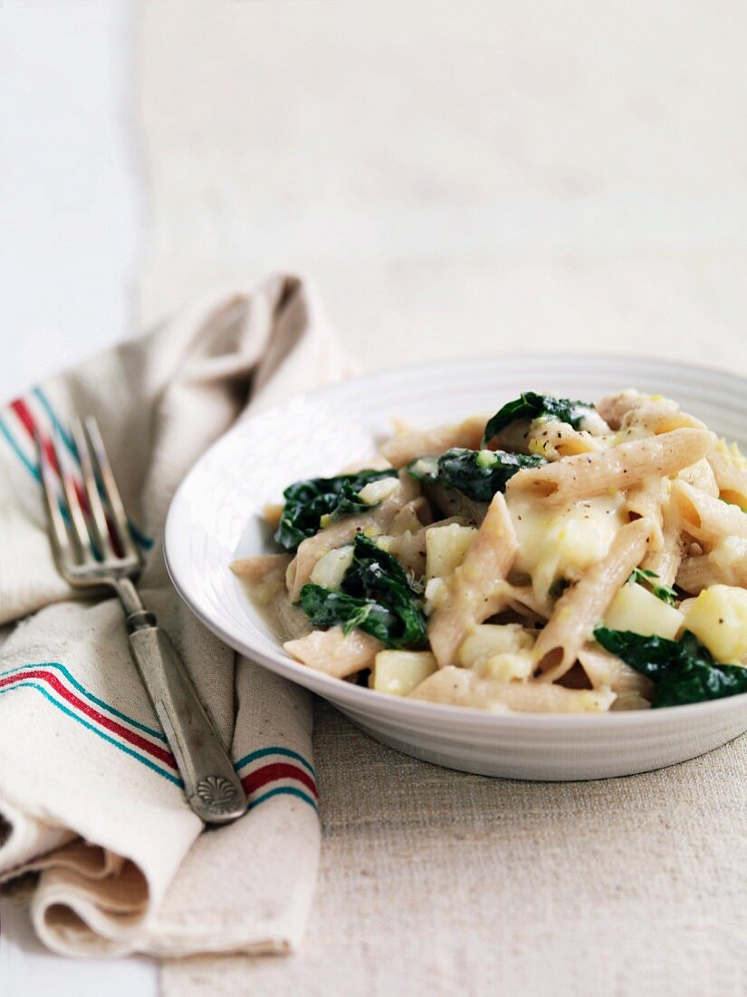 Penne al cavolo nero (Nudeln mit Schwarzkohl, Italien)