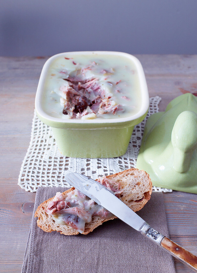 Goose rillettes with dates