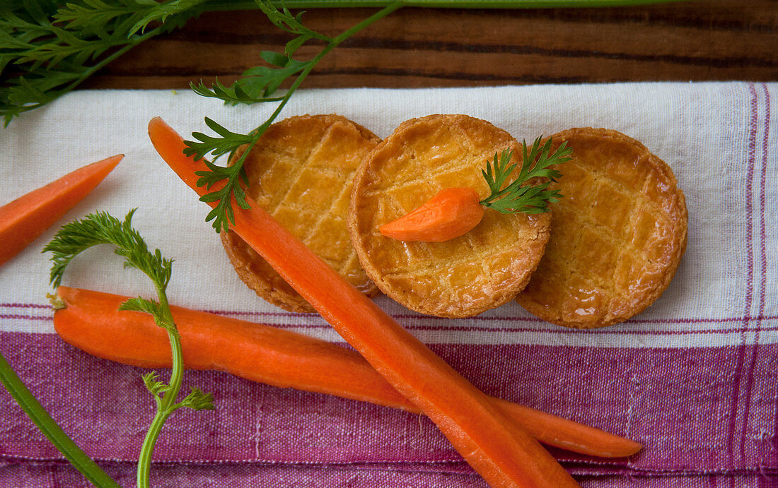 Mini minced meat and carrot pies
