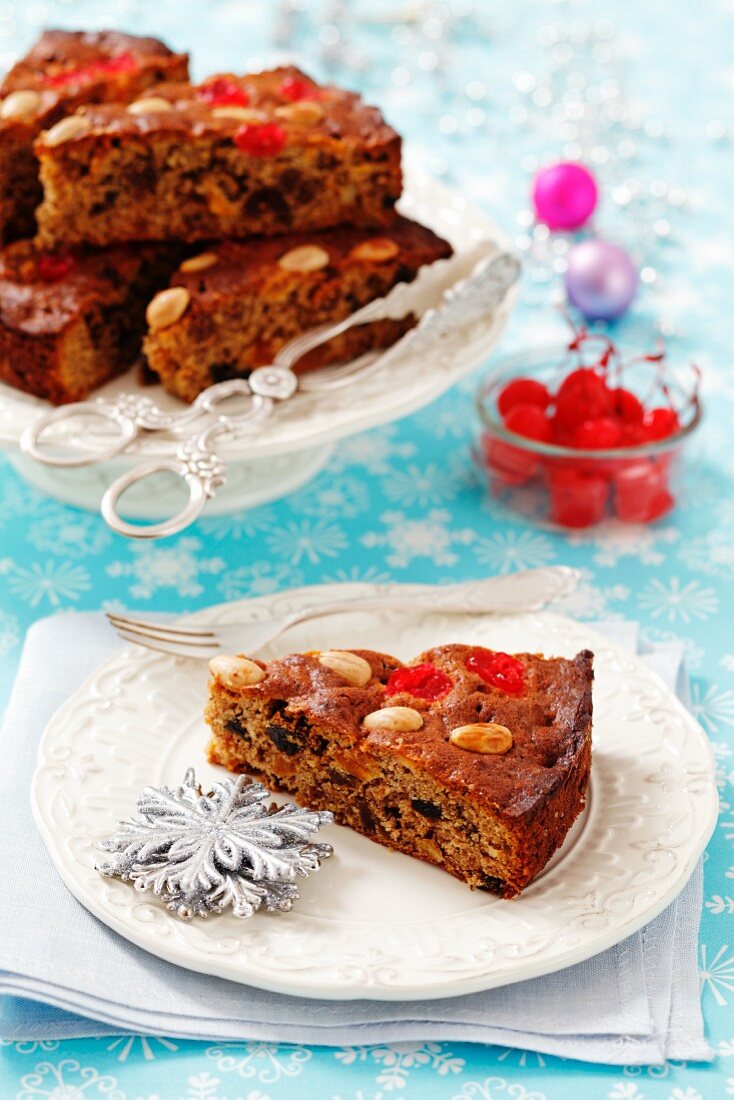 Früchtekuchen mit Mandeln zu Weihnachten