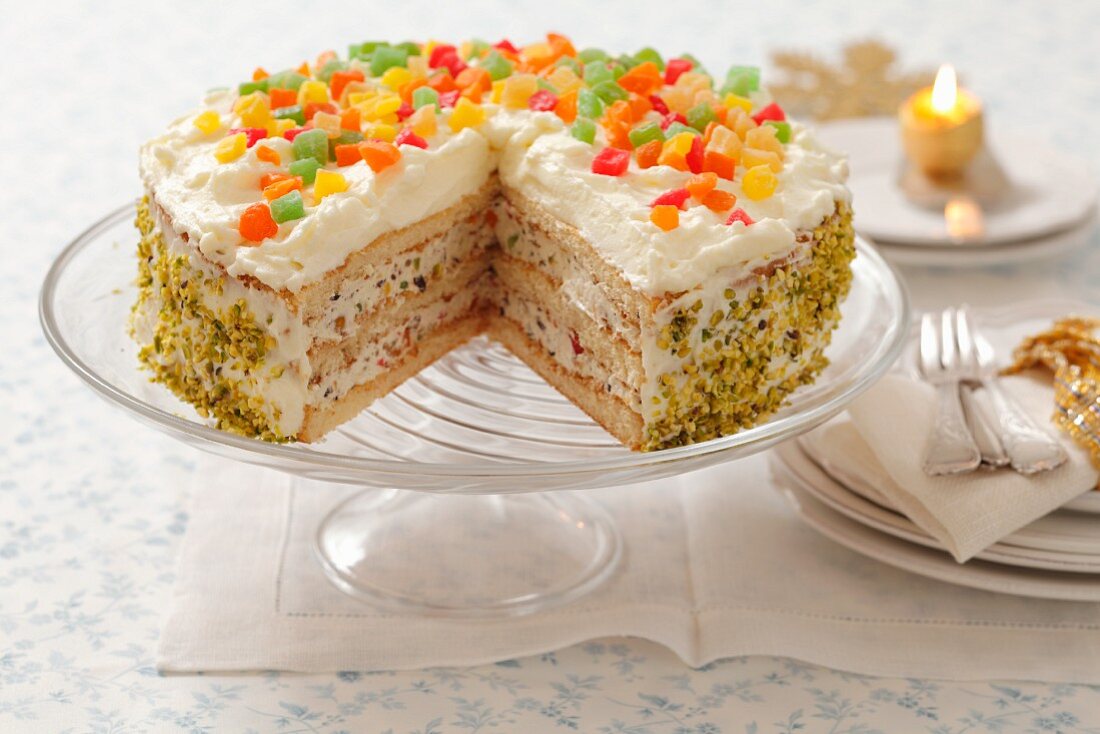 Sponge cake with cream and candied fruit (Christmas)