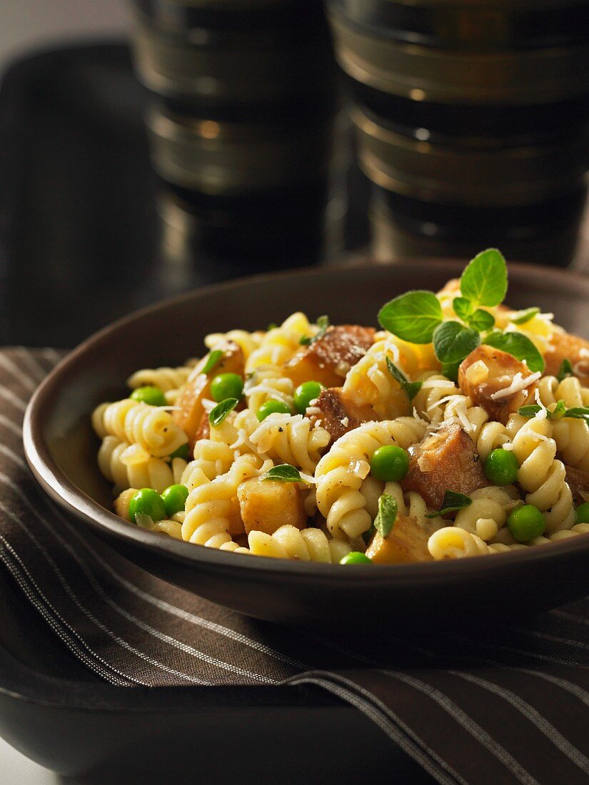 Fusilli mit Kartoffeln und Erbsen