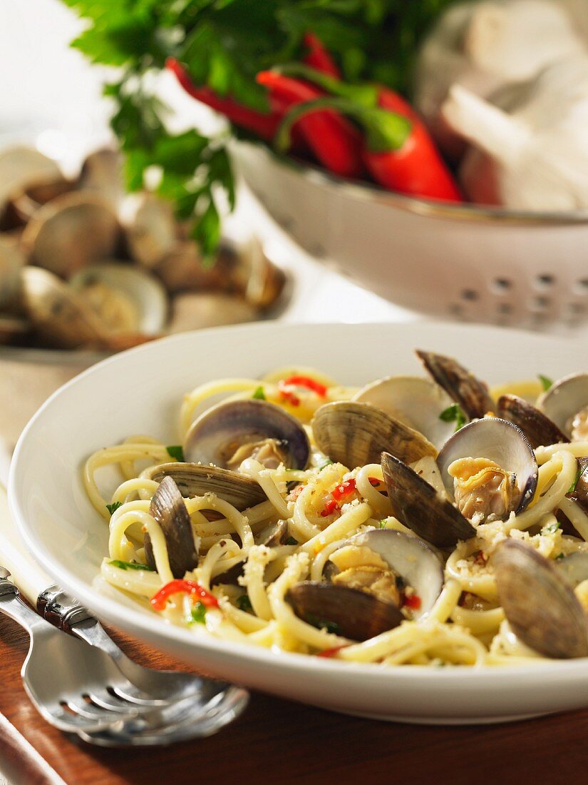 Linguine mit Clams und Chilischoten