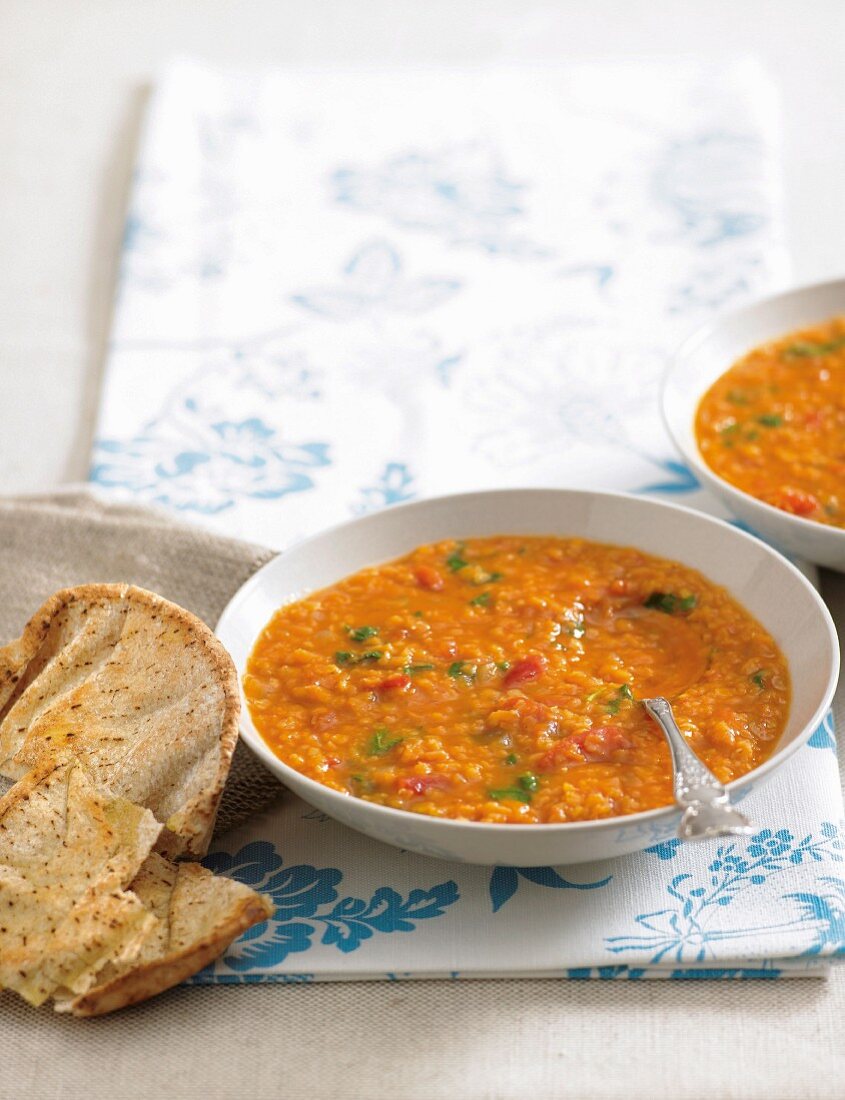 Spicy tomato and lentil soup