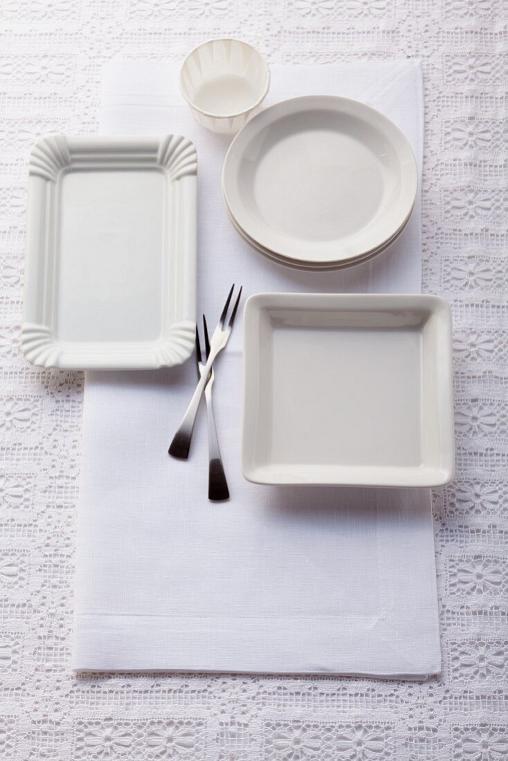 Empty plates for small dishes