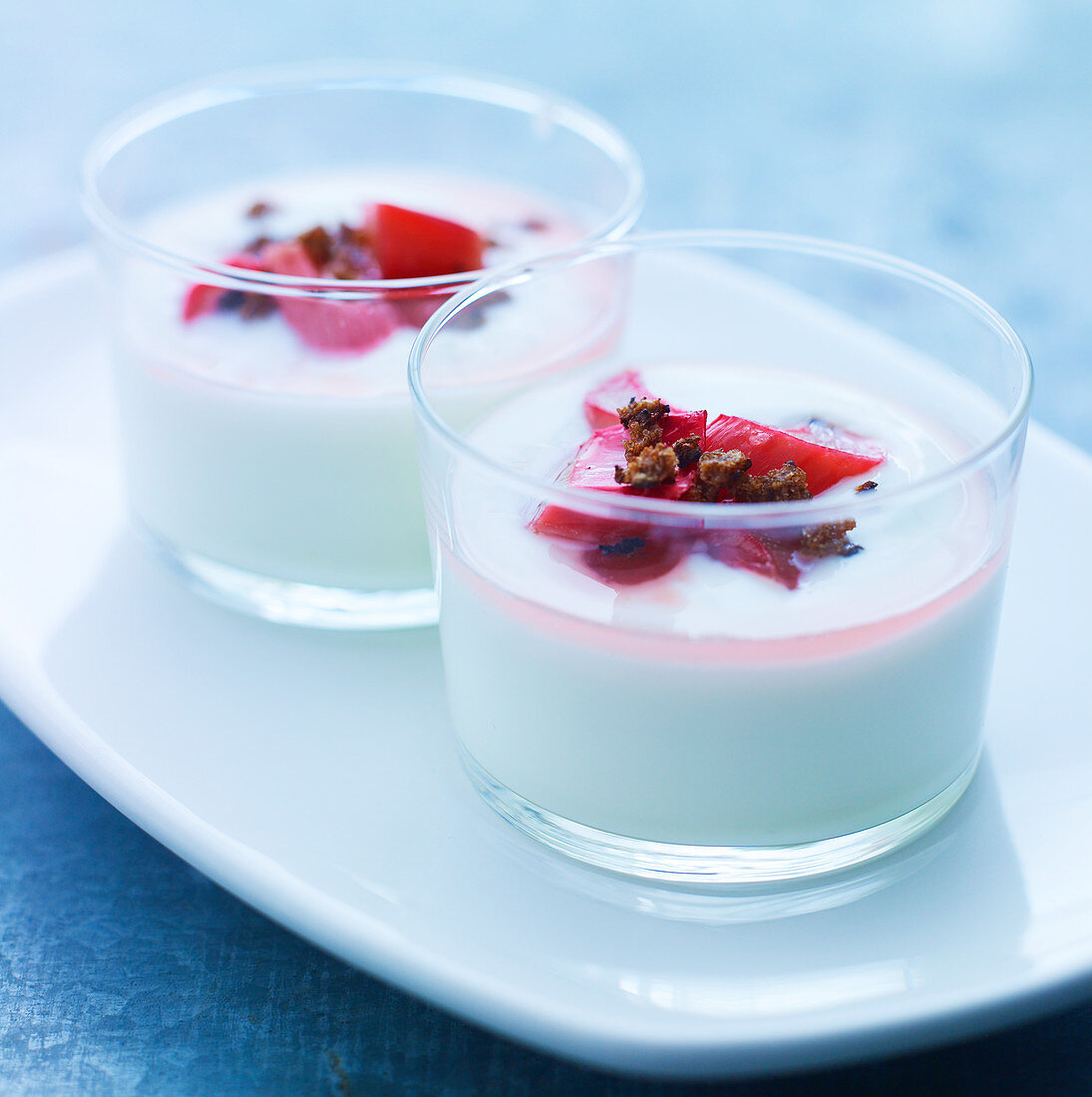 Creamy desserts with rhubarb