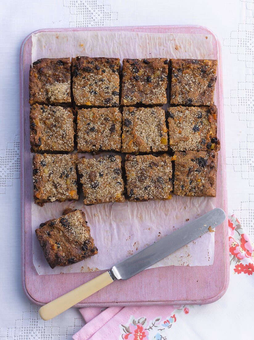 Bread Pudding, in Stücke geschnitten (England)