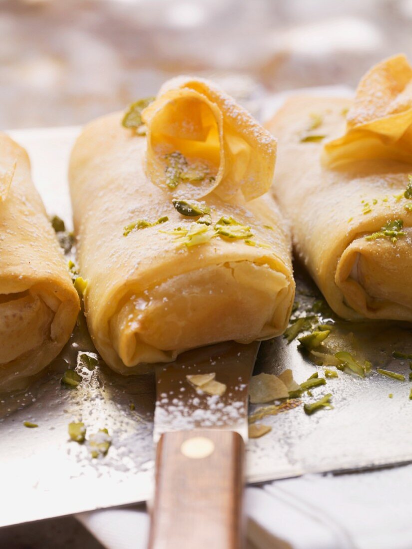 Pastilla mit Trockenfrüchten gefüllt