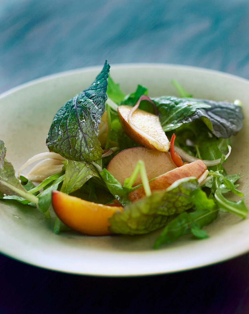 Mixed leaf salad with fruit