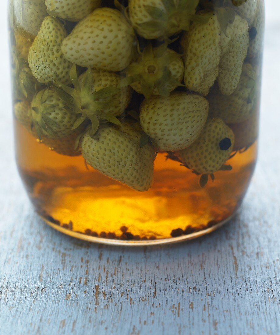 Preserved white strawberries