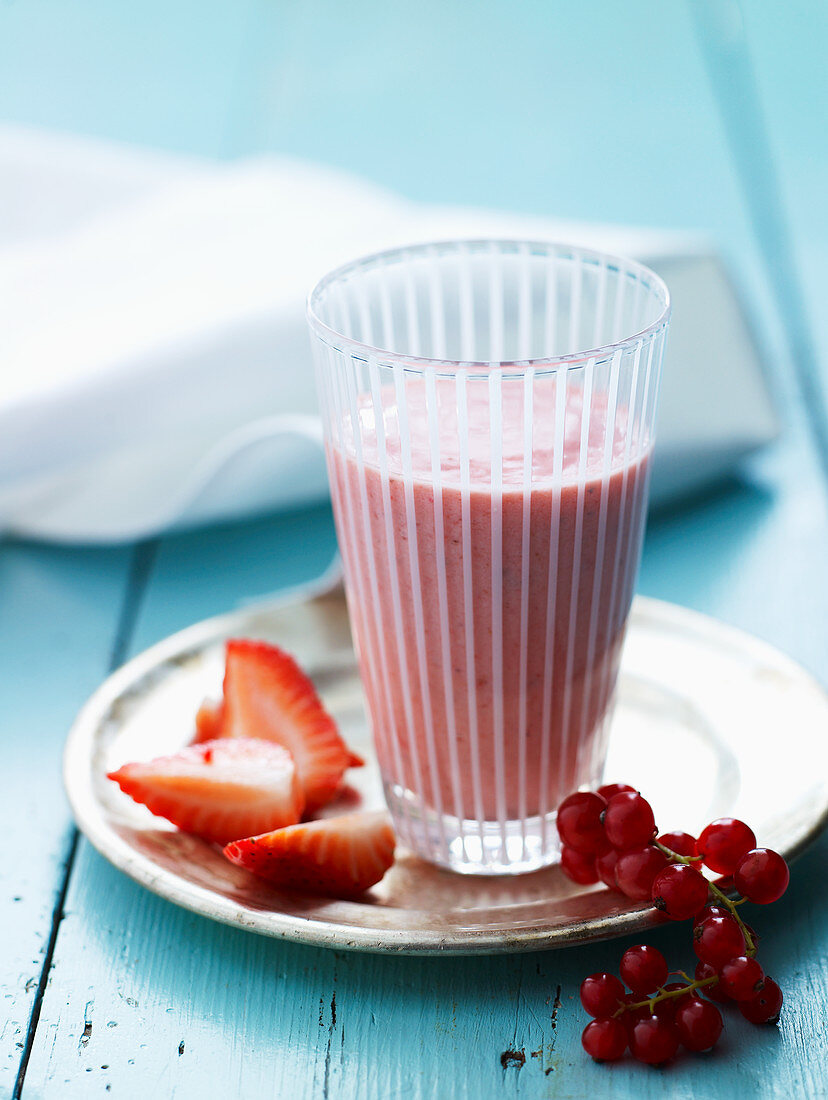 Strawberry and redcurrant smoothie